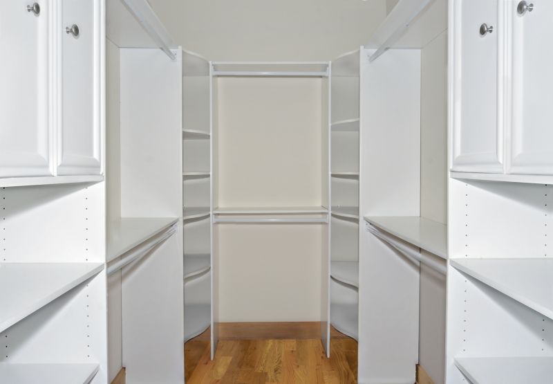Finished Closet Design